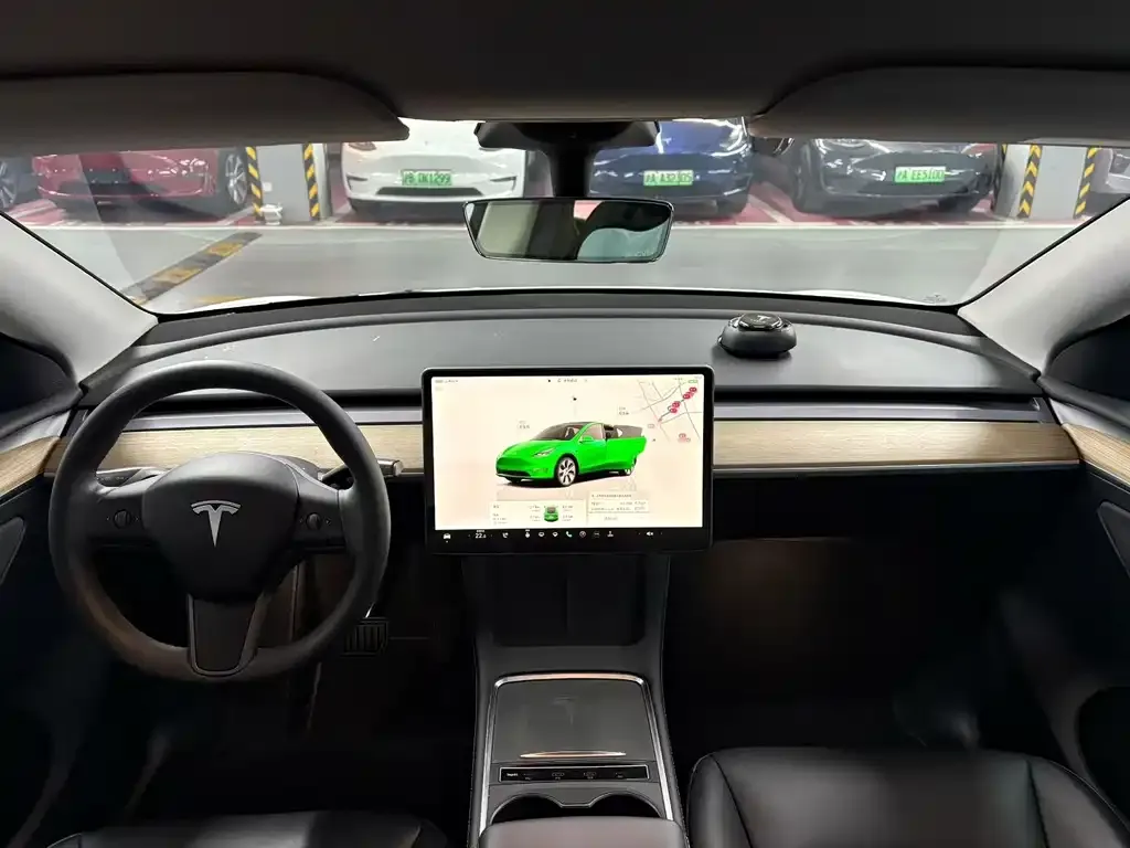 Tesla Model Y — фото 3