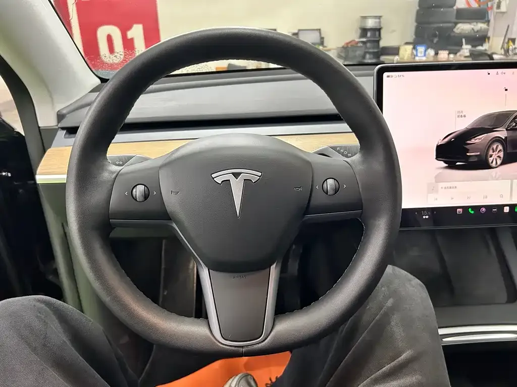 Tesla Model Y — фото 6