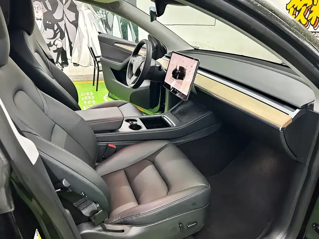 Tesla Model Y — фото 8