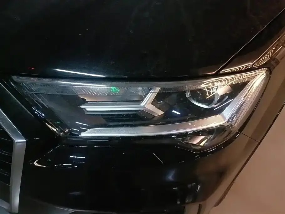 Audi Q7 2023 из CN, фото 5