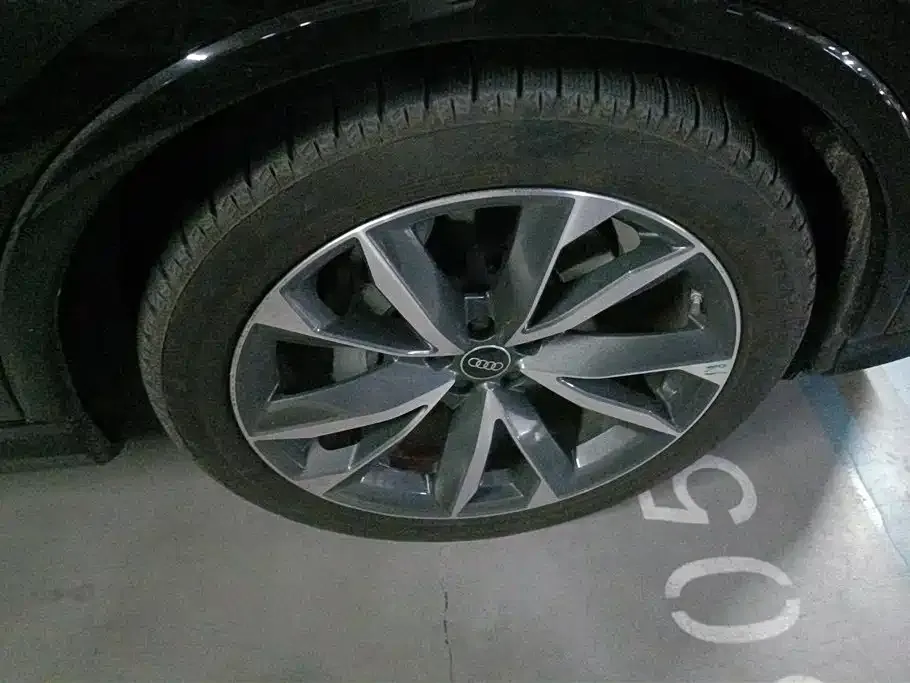 Audi Q7 2023 из CN, фото 9