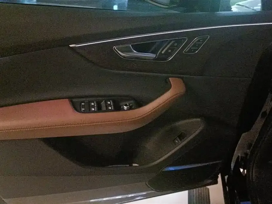 Audi Q7 2023 из CN, фото 7