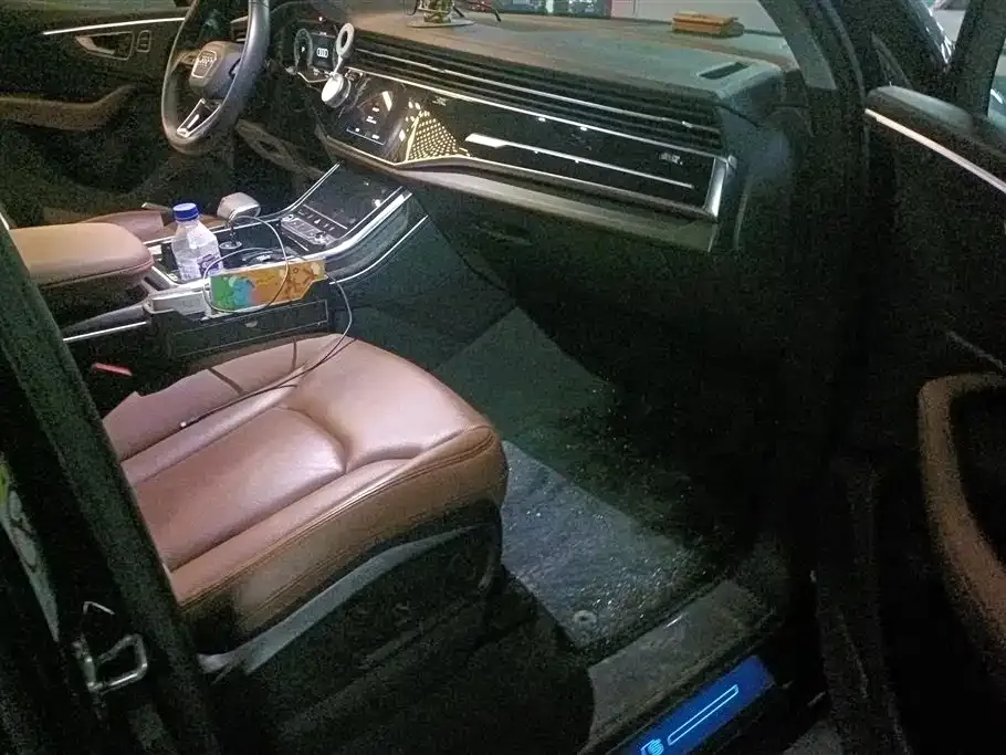 Audi Q7 2023 из CN, фото 8