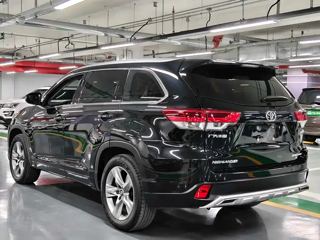 Toyota Highlander — фото 6