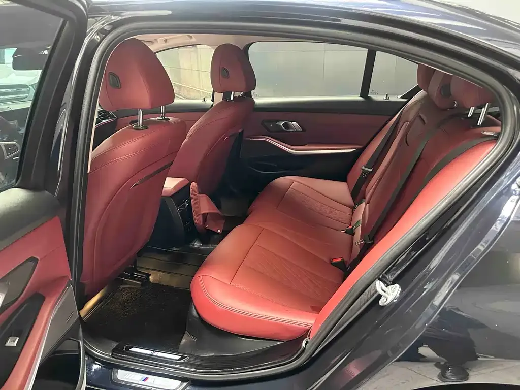 BMW 3 Series 2023 из CN, фото 2