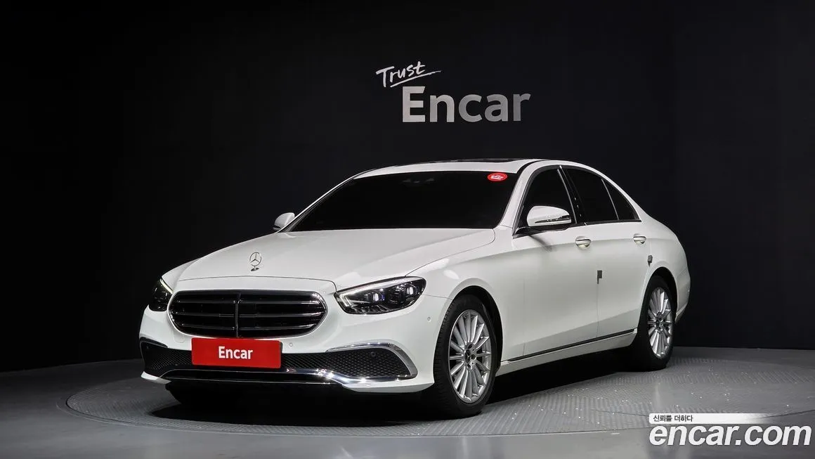 Mercedes-Benz E-Class — фото 1