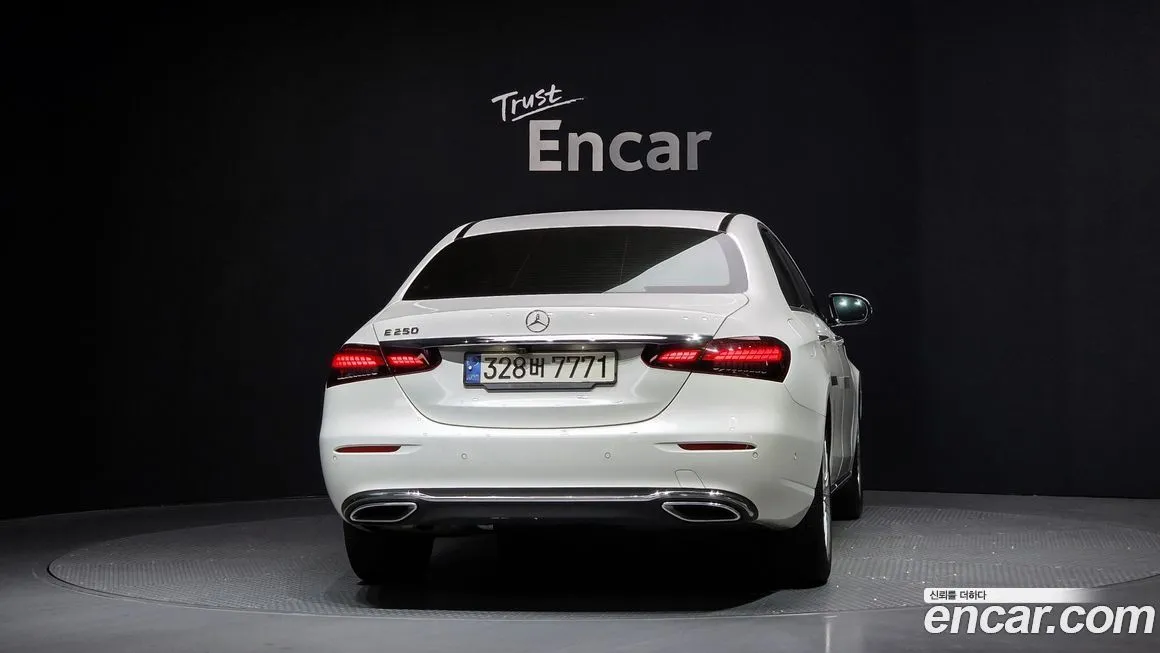 Mercedes-Benz E-Class — фото 5