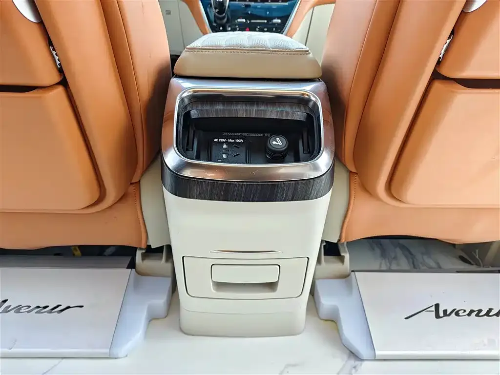 Buick GL8 2023 из CN, фото 2
