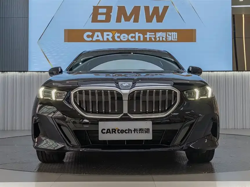 BMW 5 Series — фото 1