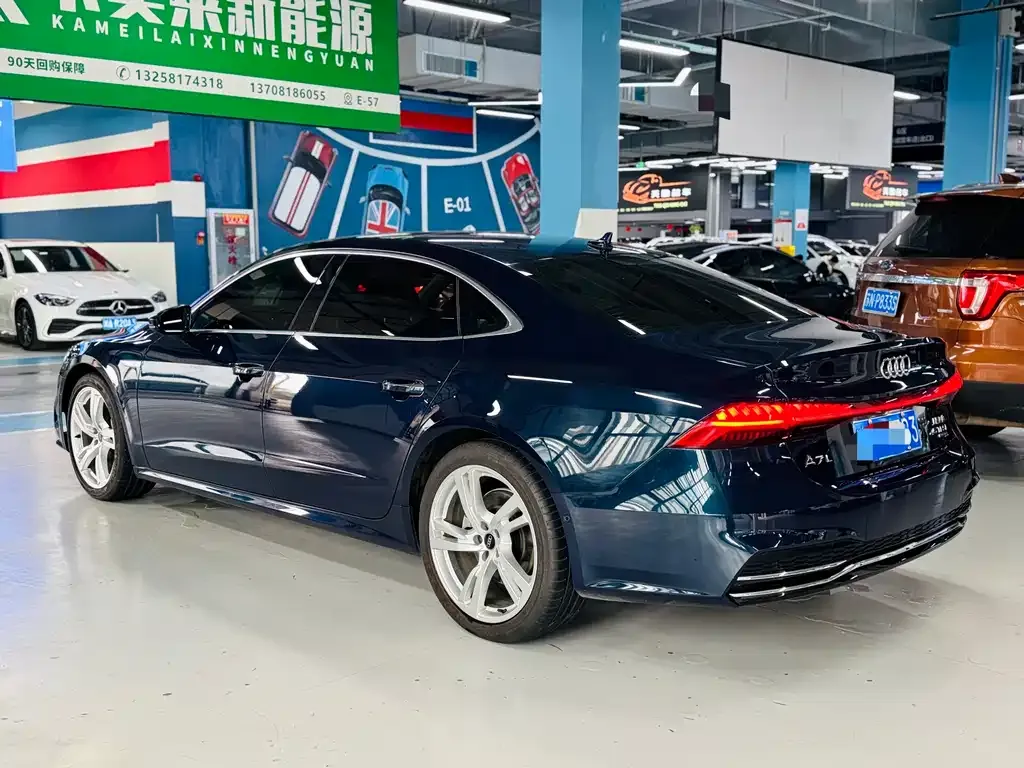 Audi A7L — фото 8