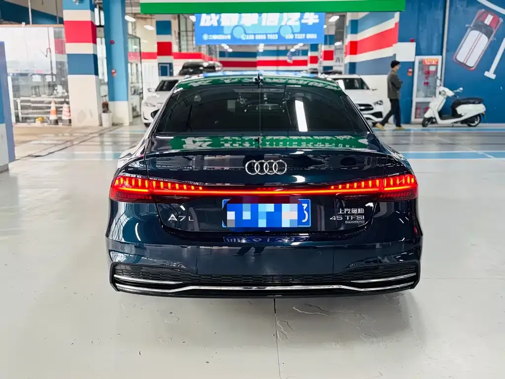 Audi A7L — фото 7