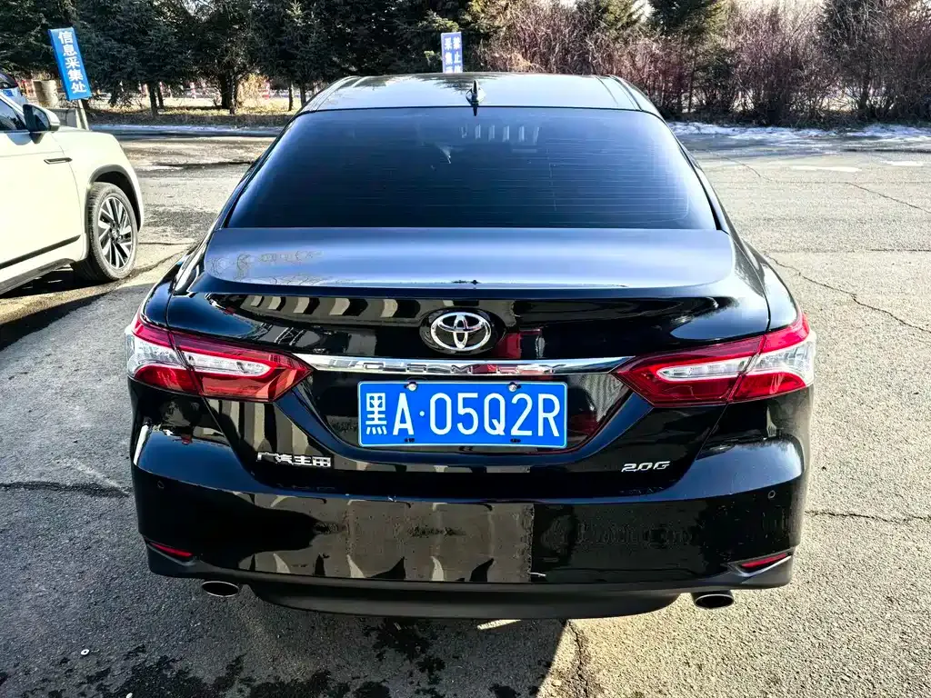 Toyota Camry — фото 10