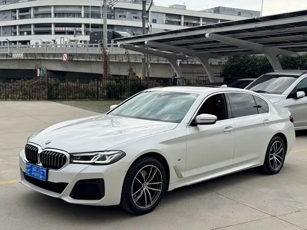 BMW 5 Series — фото 1