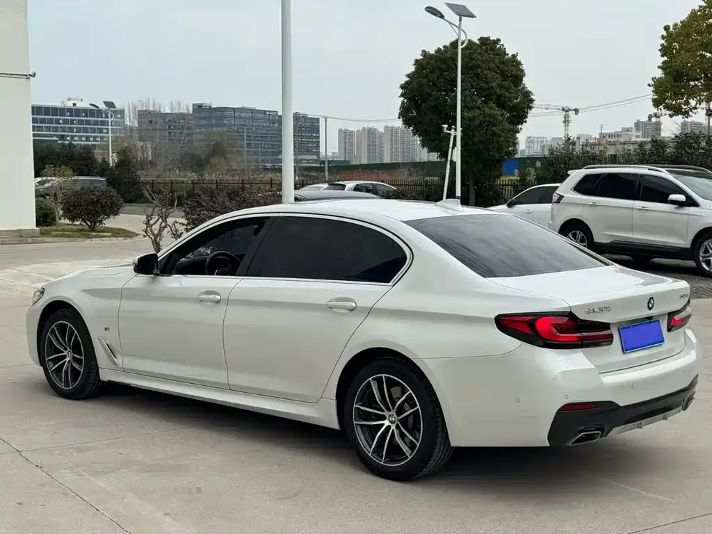 BMW 5 Series — фото 5
