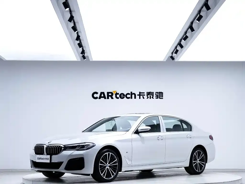 BMW 5 Series — фото 1