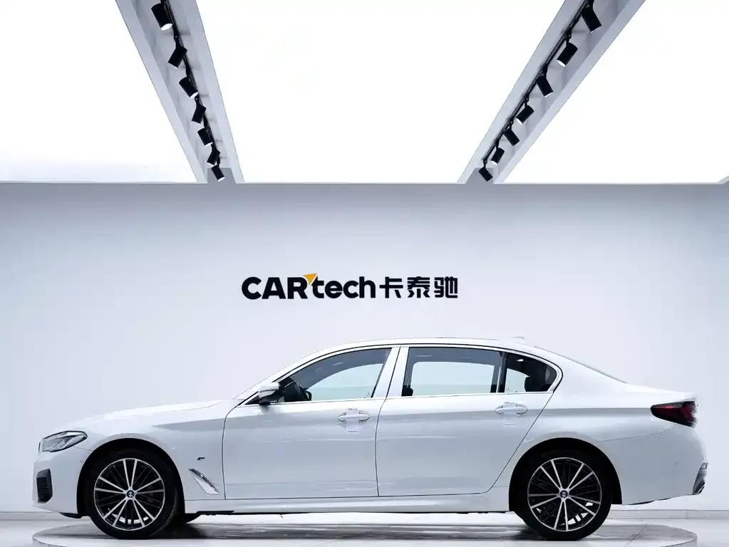 BMW 5 Series — фото 10