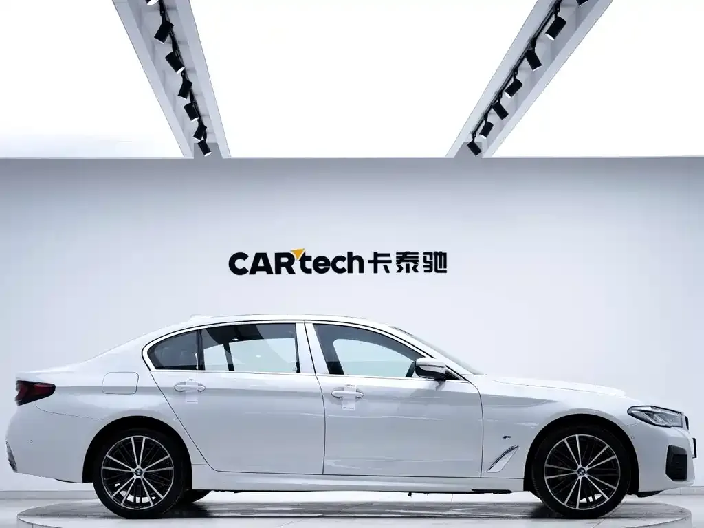 BMW 5 Series — фото 8