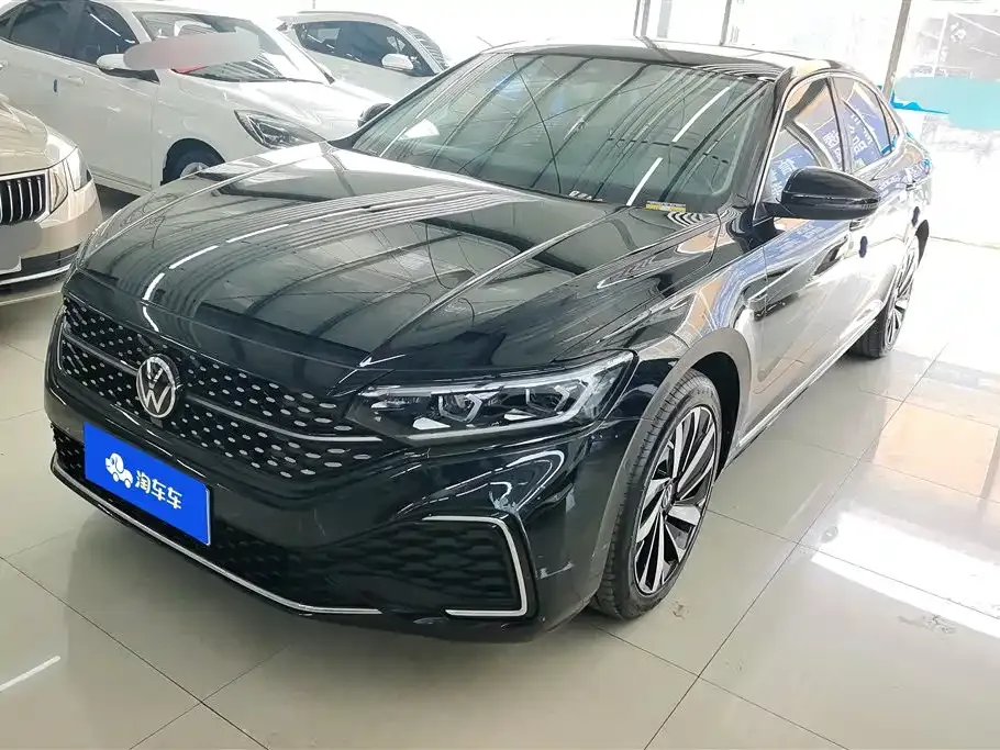Volkswagen Passat — фото 1