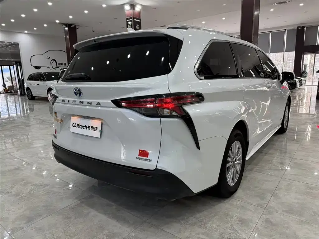 Toyota Sienna 2022 из CN, фото 2