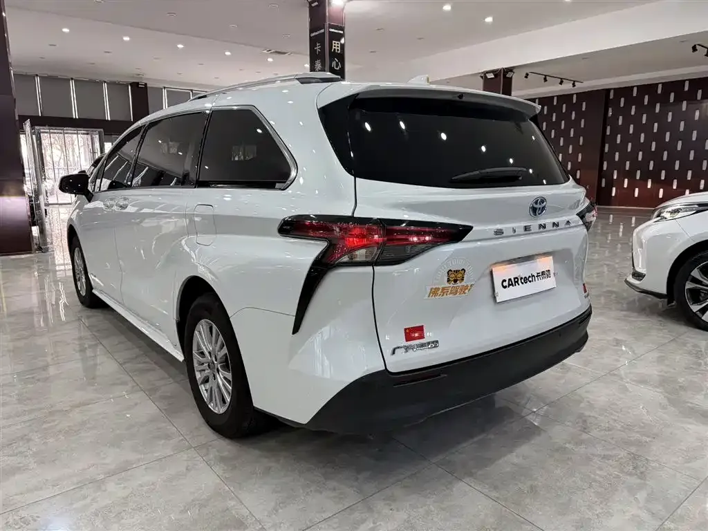 Toyota Sienna 2022 из CN, фото 3