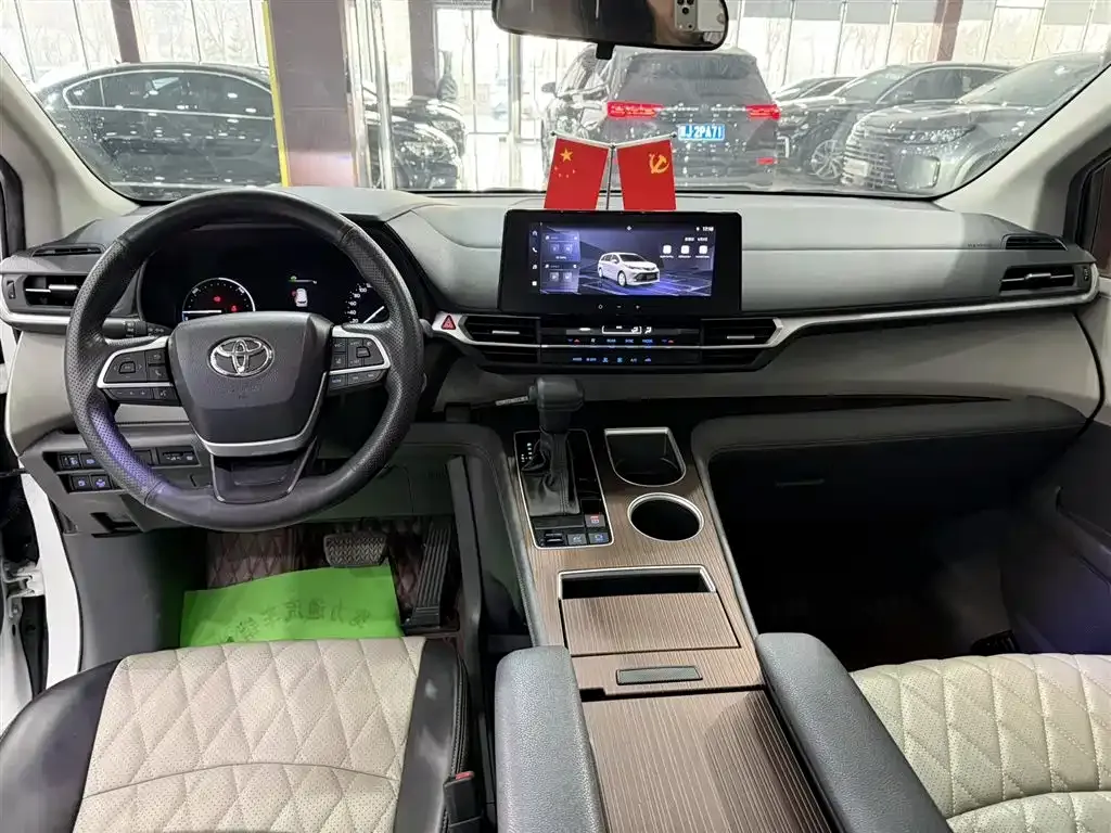 Toyota Sienna 2022 из CN, фото 5