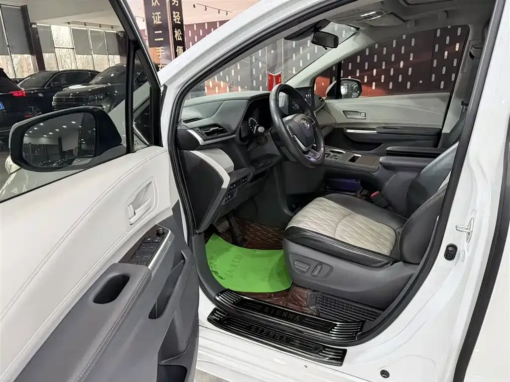 Toyota Sienna 2022 из CN, фото 8