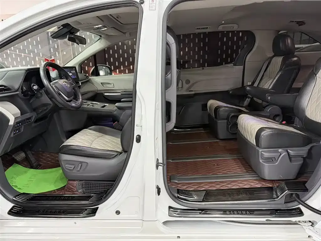 Toyota Sienna 2022 из CN, фото 4