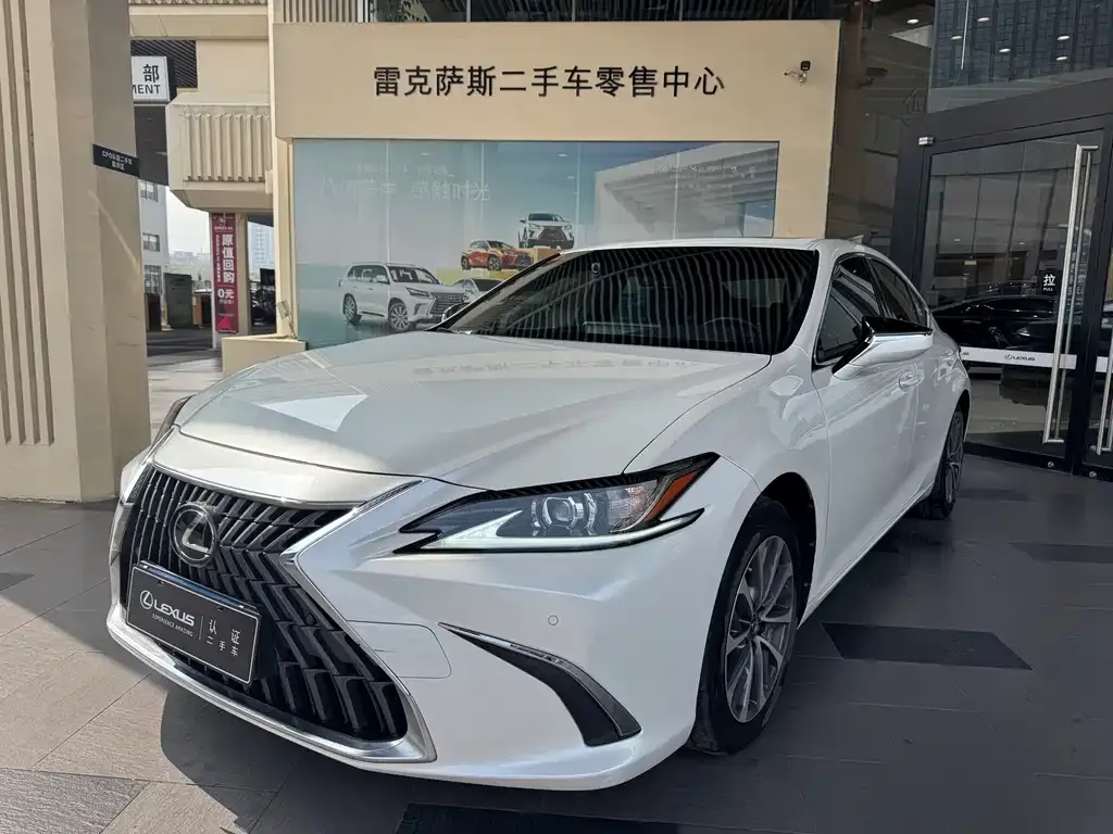 Lexus ES — фото 1