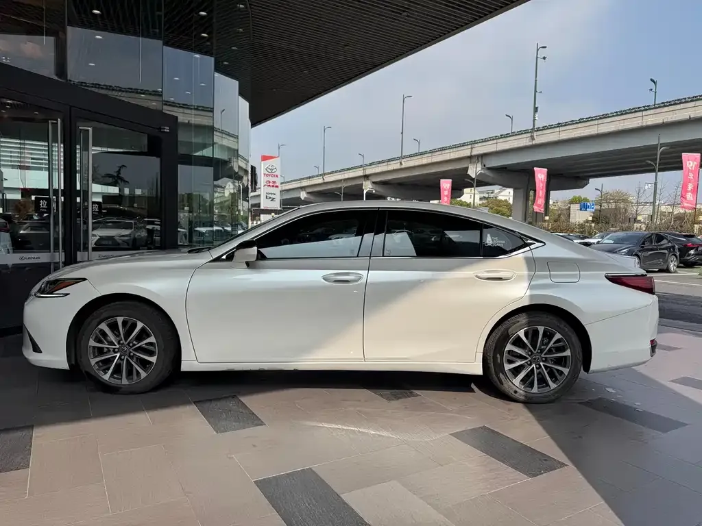 Lexus ES — фото 4