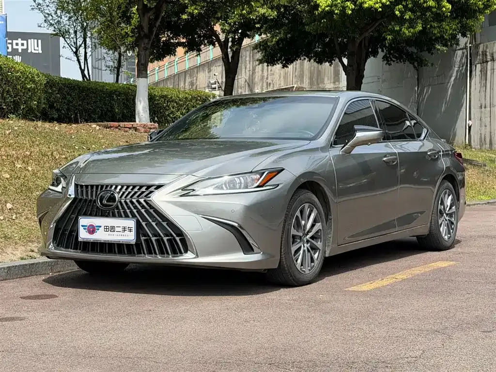 Lexus ES — фото 1