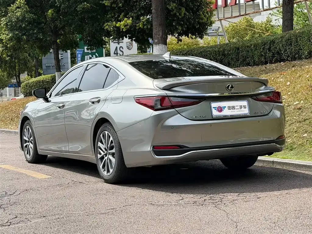 Lexus ES — фото 8
