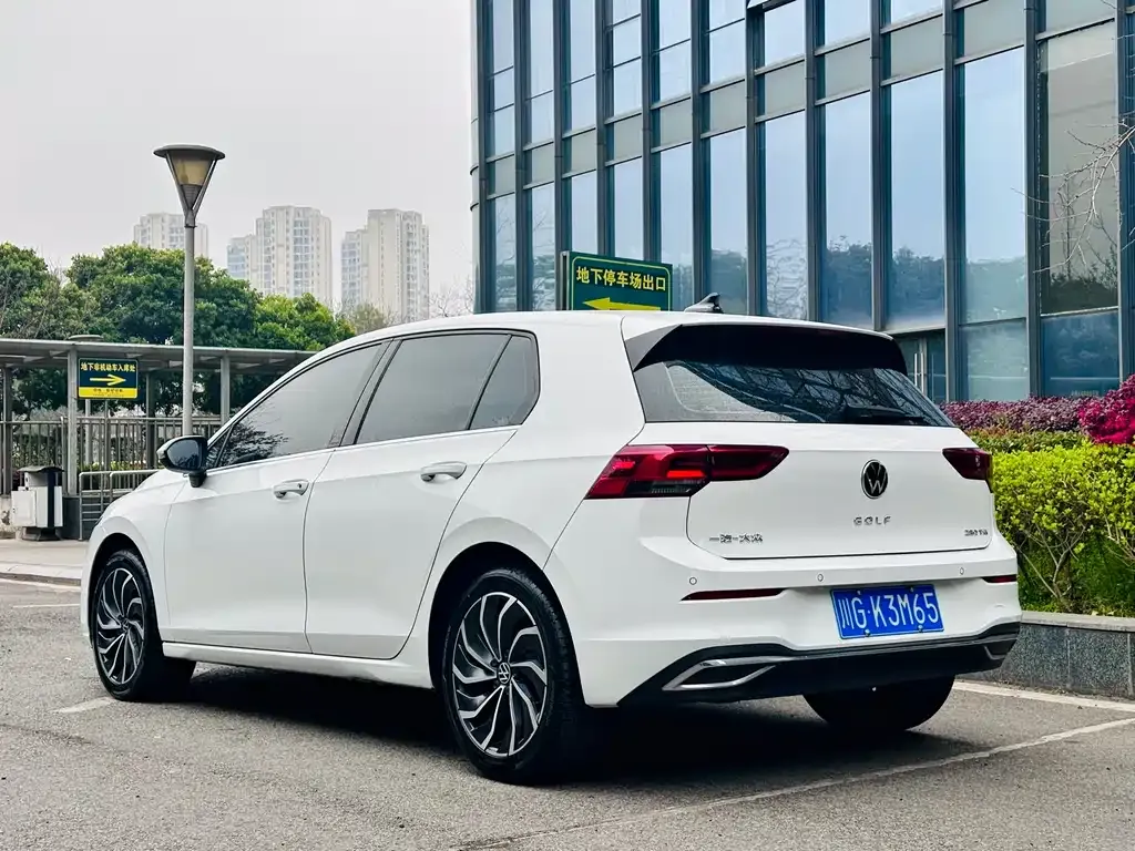 Volkswagen Golf 2023 из CN, фото 4
