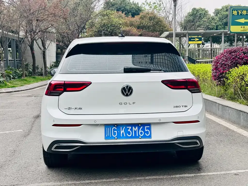 Volkswagen Golf 2023 из CN, фото 3