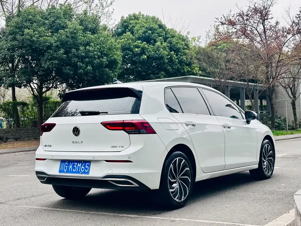 Volkswagen Golf 2023 из CN, фото 10