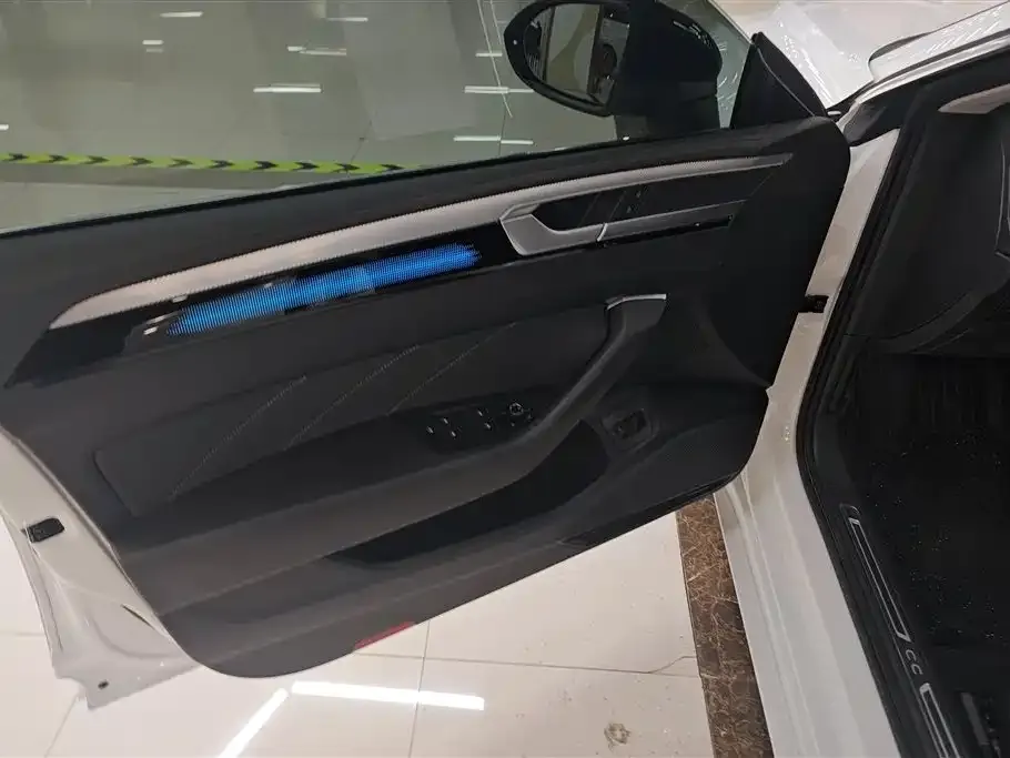 Volkswagen CC 2024 из CN, фото 6