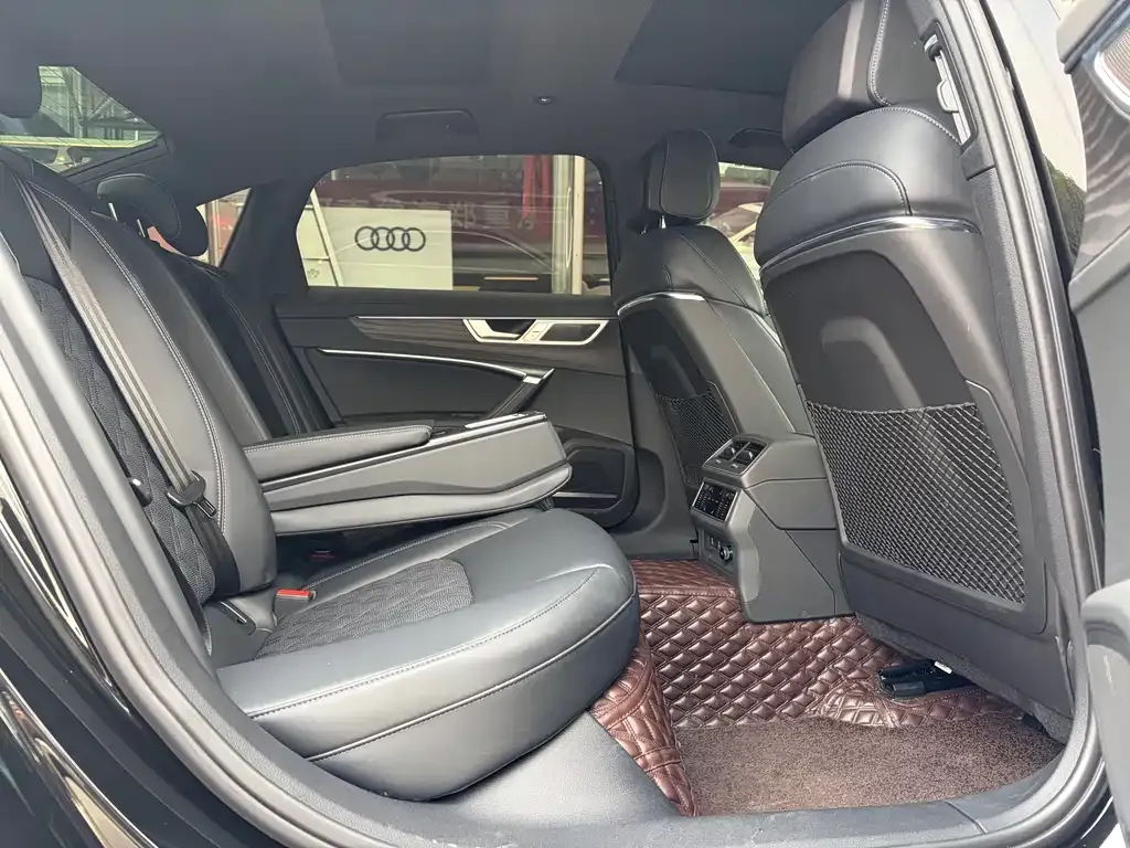 Audi A6L 2025 из CN, фото 8