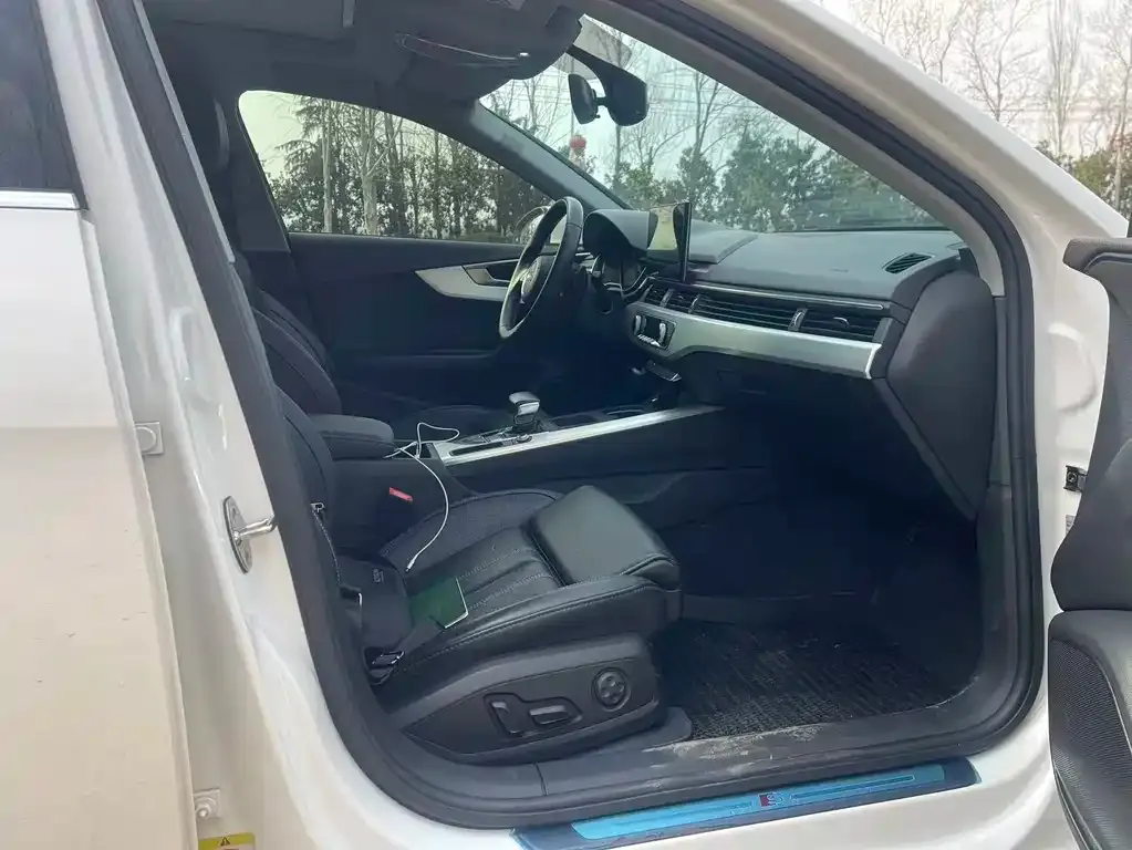 Audi A4L 2021 из CN, фото 3