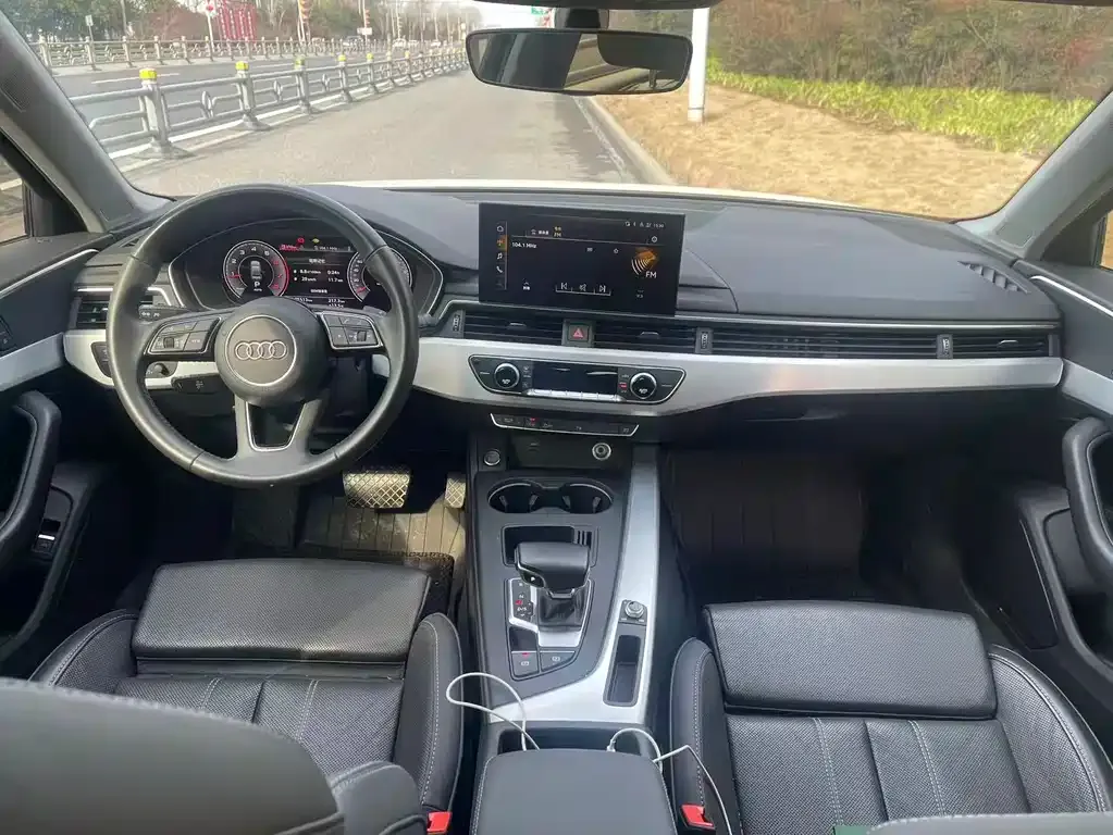Audi A4L 2021 из CN, фото 4