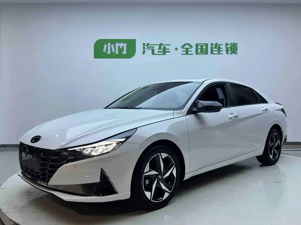 Hyundai Elantra — фото 1