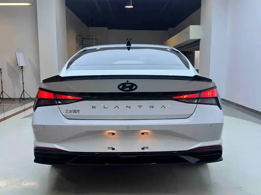 Hyundai Elantra — фото 3