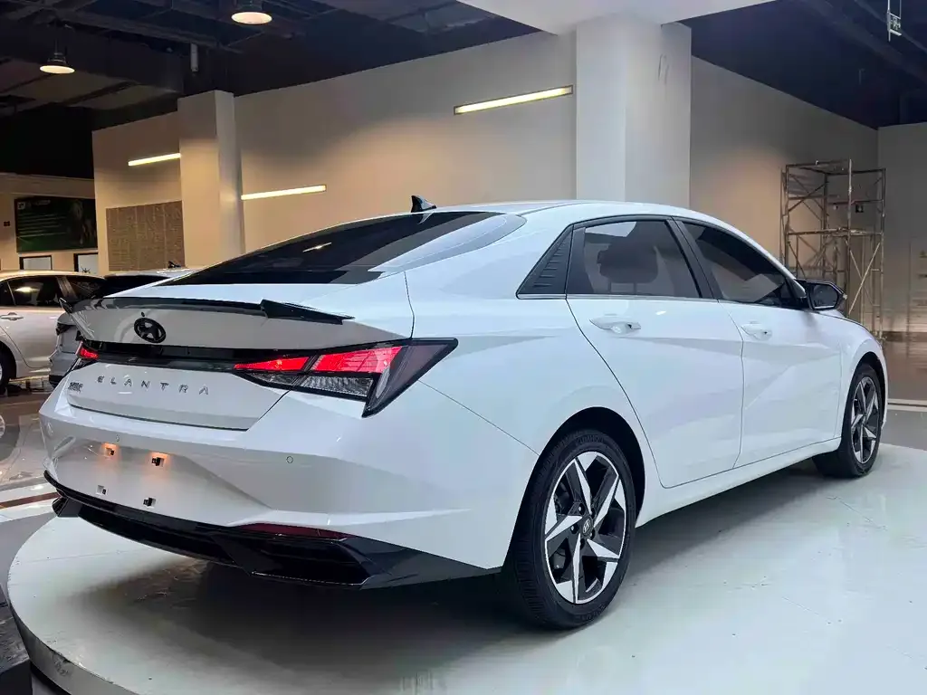 Hyundai Elantra — фото 6