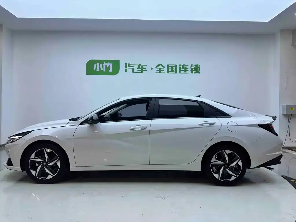 Hyundai Elantra — фото 4