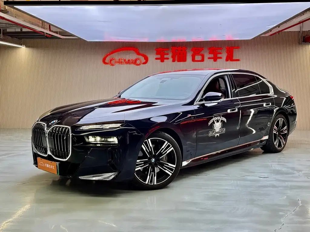 BMW i7