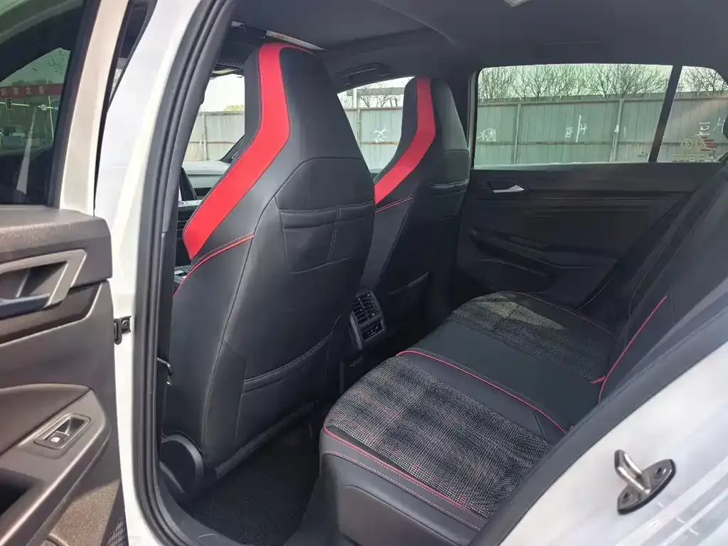 Volkswagen Golf GTI 2023 из CN, фото 7
