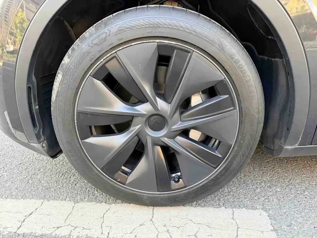 Tesla Model Y — фото 4