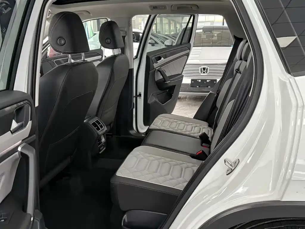 Volkswagen Tayron 2023 из CN, фото 2