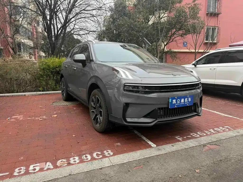 Lynk & Co 06