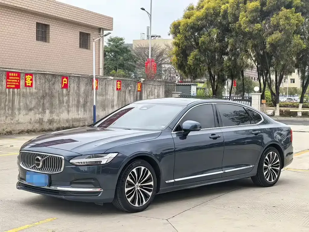Volvo S90 — фото 1