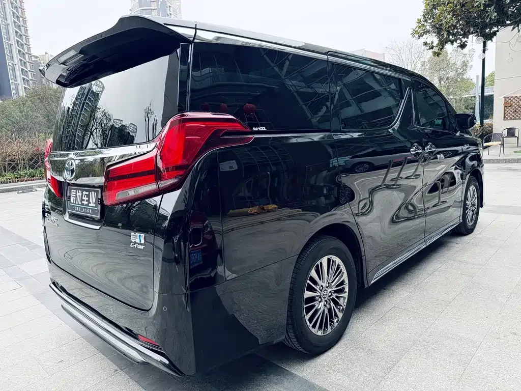 Toyota Alphard 2023 из CN, фото 2