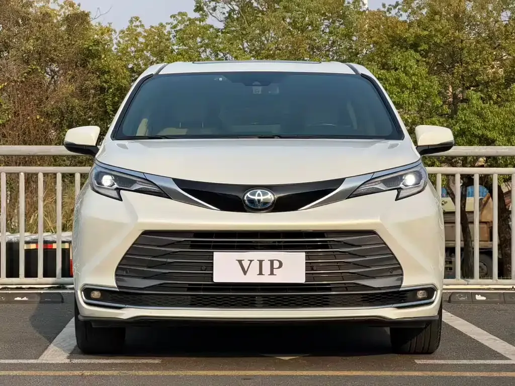 Toyota Sienna 2022 из CN, фото 3